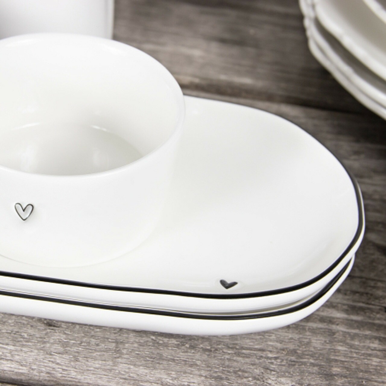 Prato Oval Branco com Borda Preta e Coração - Bastion