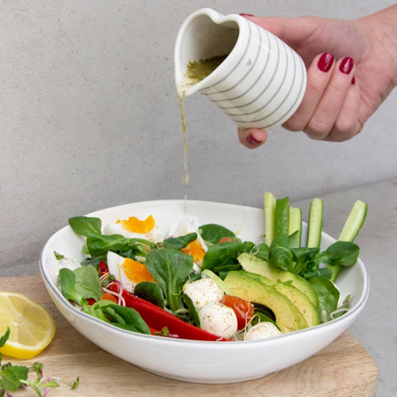 Prato de Sopa Branco com Borda Preta e Coração - Bastion